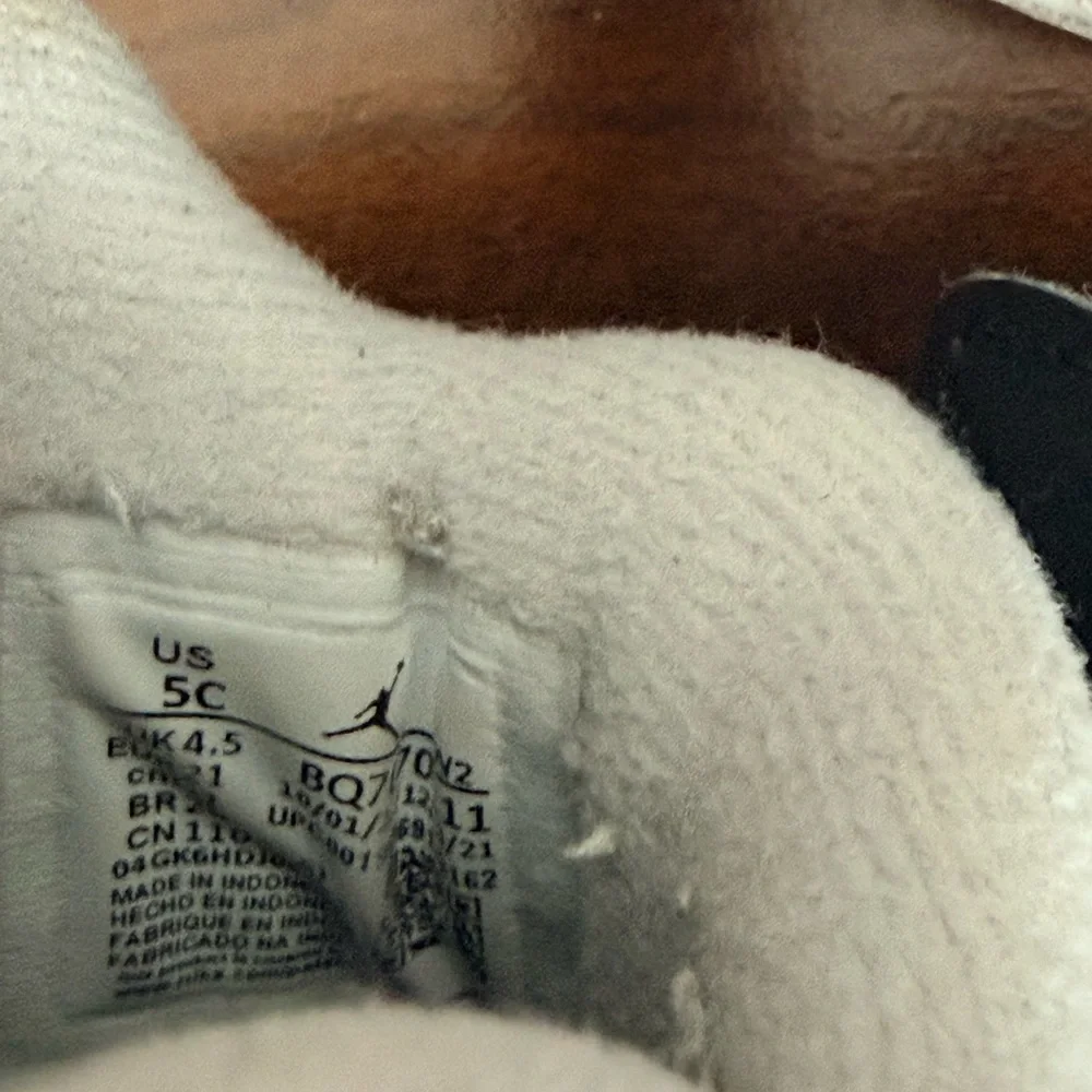 Nike Jordan Sneakers 5c - Picture 5 of 5